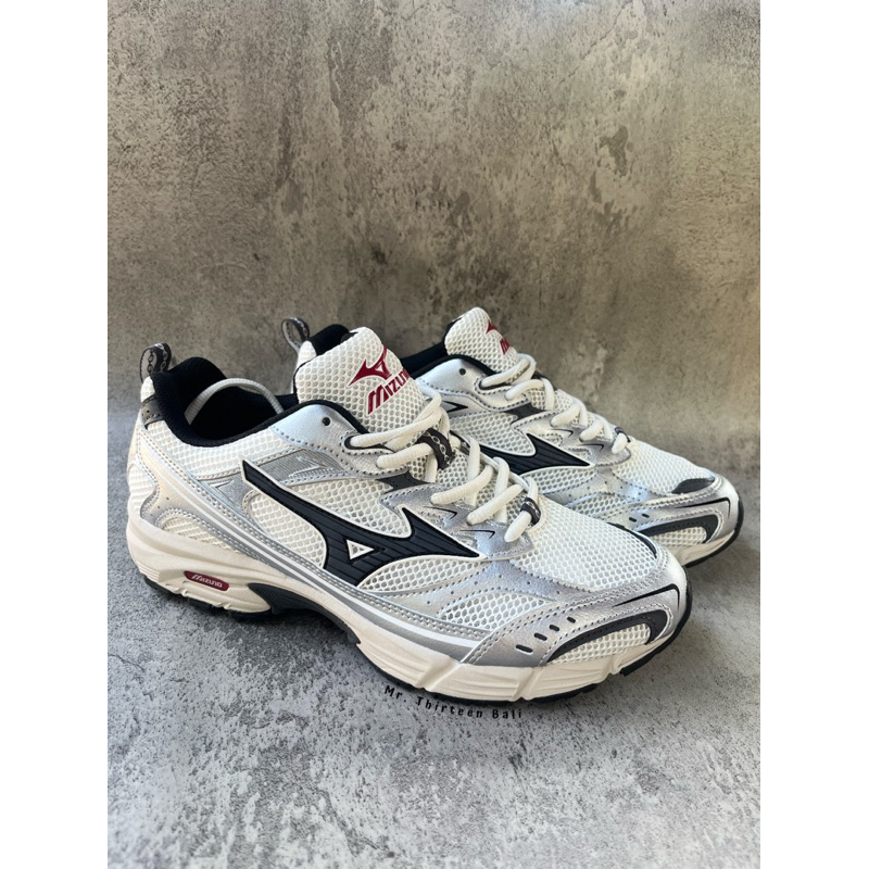 MIZUNO BLACK WHITE MXR