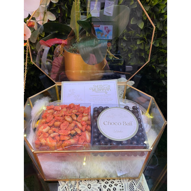 

La Vendue Terarium Hampers Lebaran
