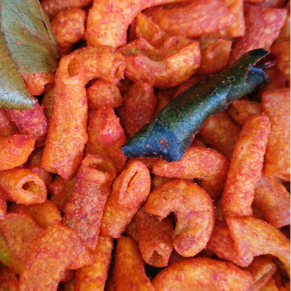 

Makaroni Pipa Pedas Daun Jeruk 500gr Snack Camilan Jajanan Kiloan Curah Murah Enak Renyah