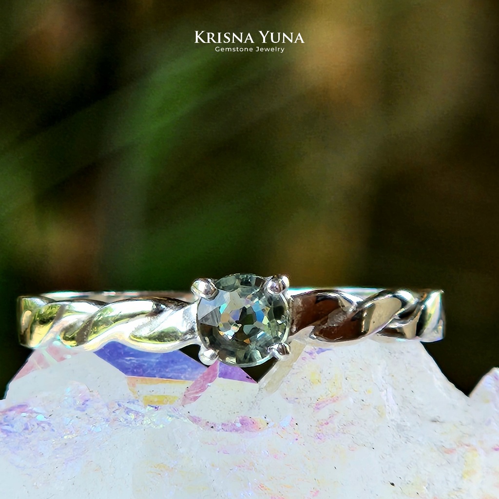 Natural Srilankan Green Sapphire Ring