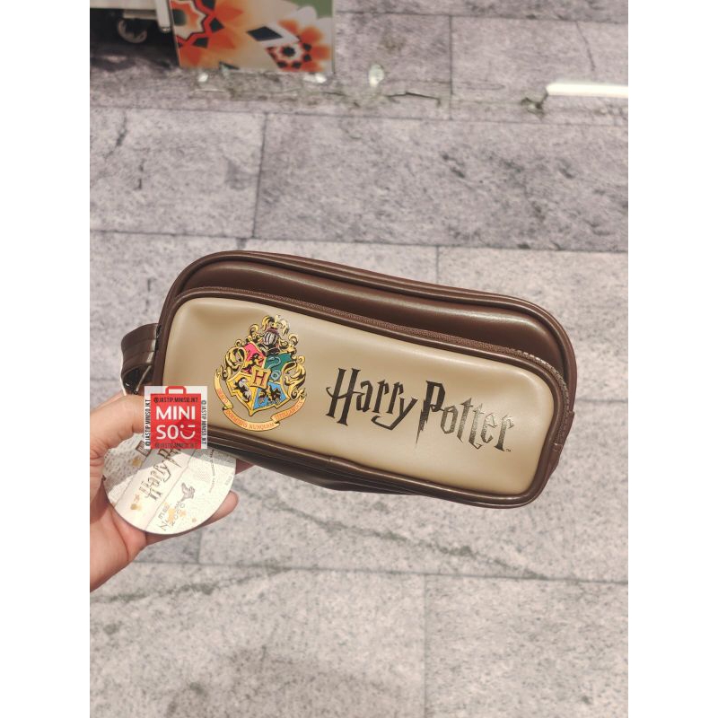 

MINISO x HARRY POTTER Long Make Up Bag / Tempat Pensil HARRY POTTER Collection (23x8x11cm)
