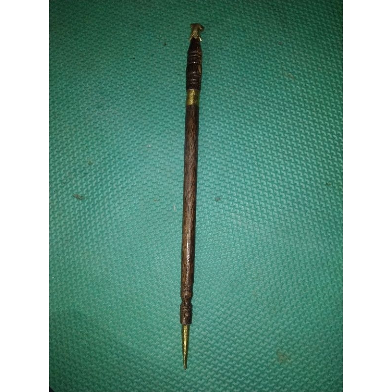 Tongkat komando berajah kepala garuda