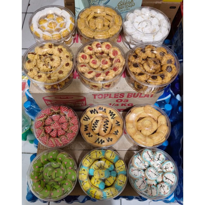 

ANEKA KUE KERING/NASTAR/PUTRI SALJU/KASTENGEL/KARAKTER/MAWAR SELEI/DLL