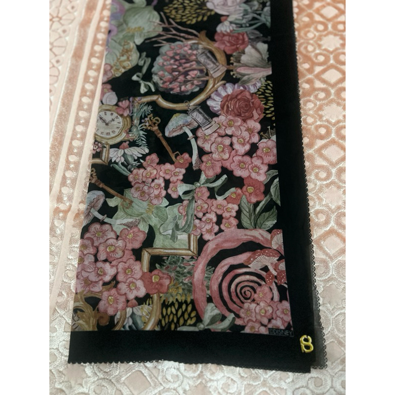 Preloved buttonscarves wonderland black reguler