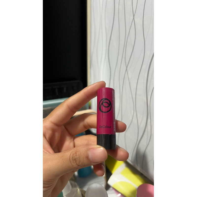 preloved oriflame oncolour matte lipstick shade sassy red