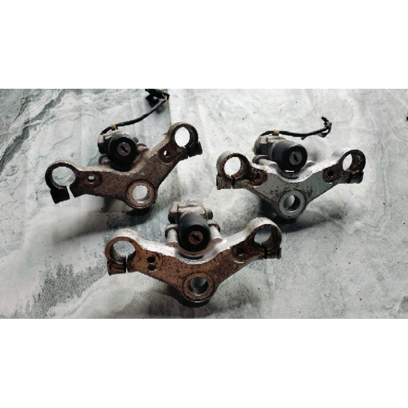 SEGITIGA T SHOK DEPAN SATRIA FU SATRIA FU150 ORIGINAL