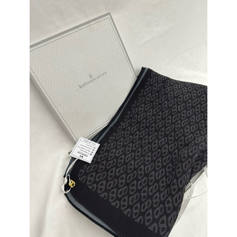 tapis pleated buttonscraves Shawl