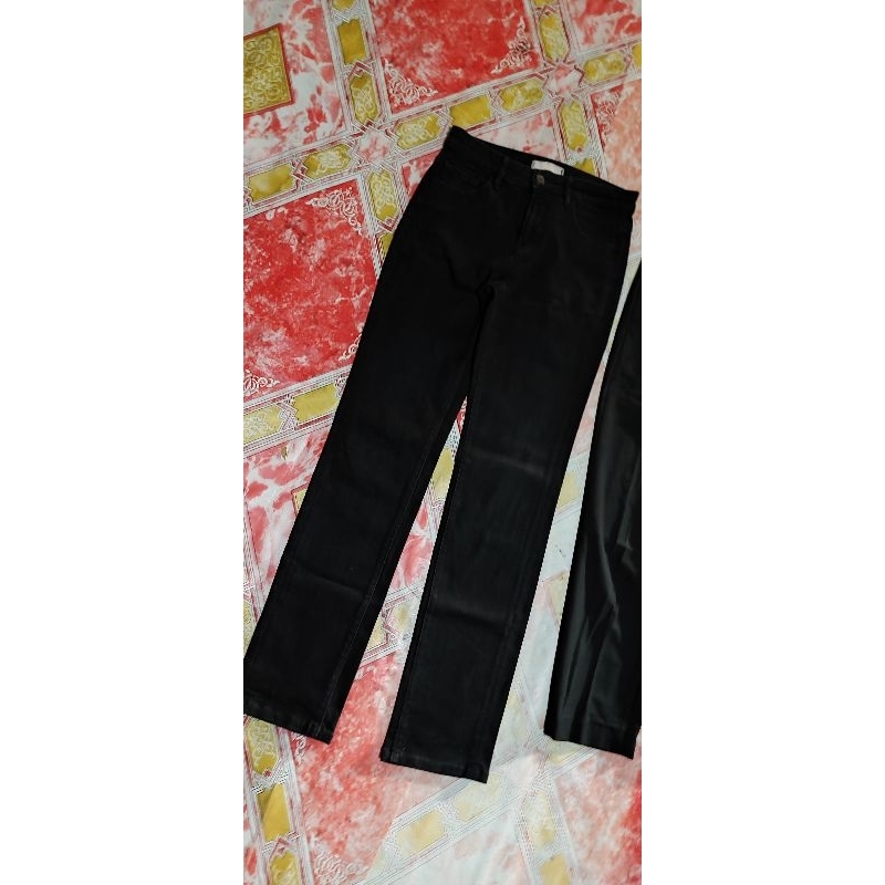 jeans uniqlo hitam pekat