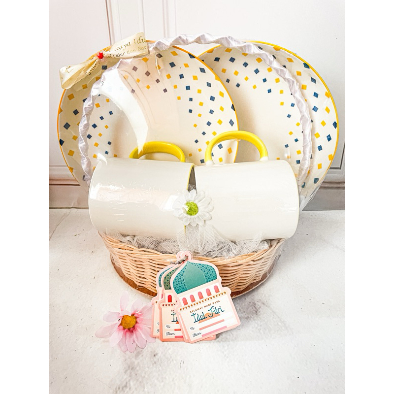 

yellow mozaik parcel/parsel bandung, lebaran, wedding, kado pernikahan, hampers pernikahan,/parcel bandung/hampers bandung/hampers lebaran, pernikahan, kado nikah, kado wedding