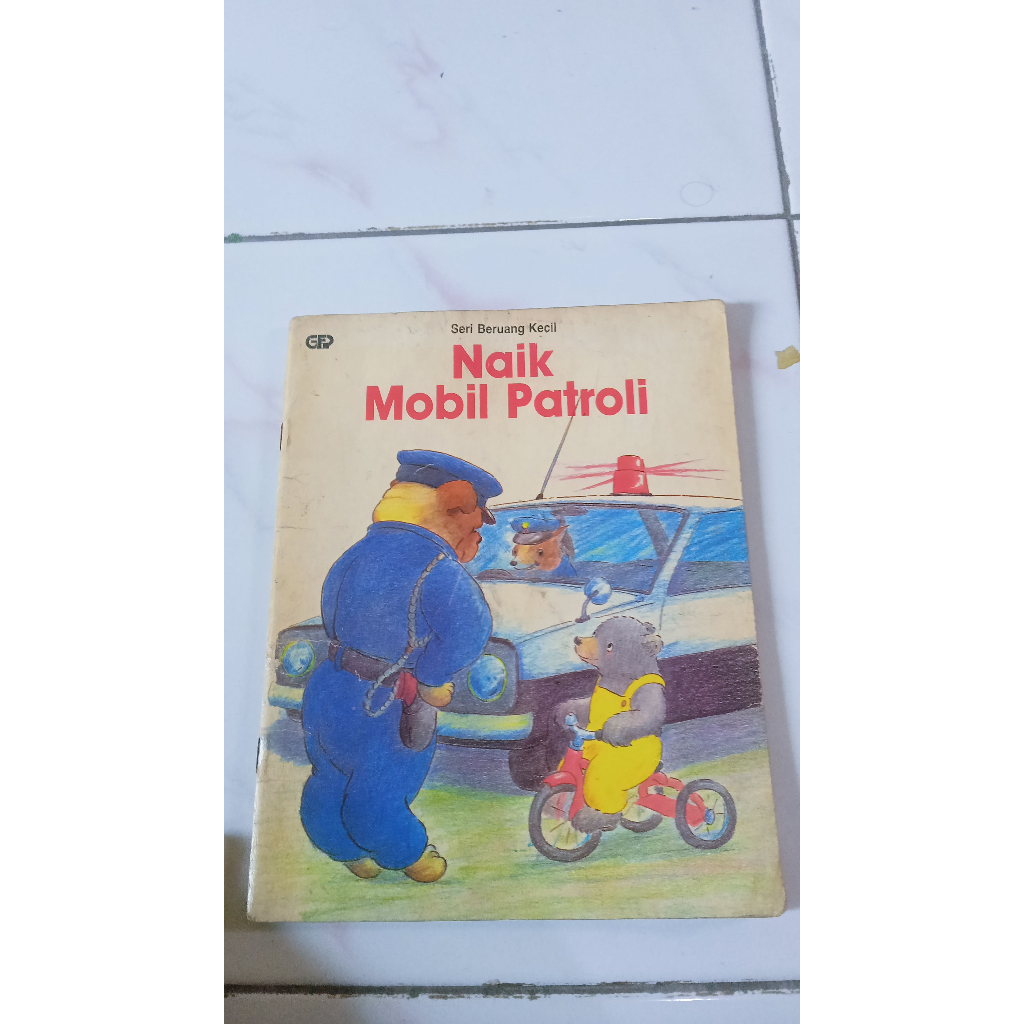 Seri Beruang Kecil - Naik Mobil Patroli