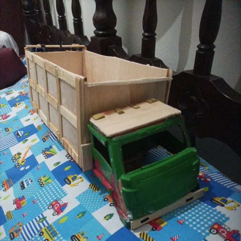 miniatur truk plastik no ban dan per sama belokan