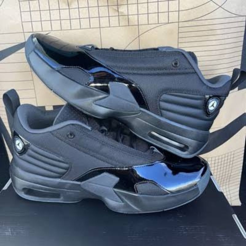 air jordan aura max 6 black out