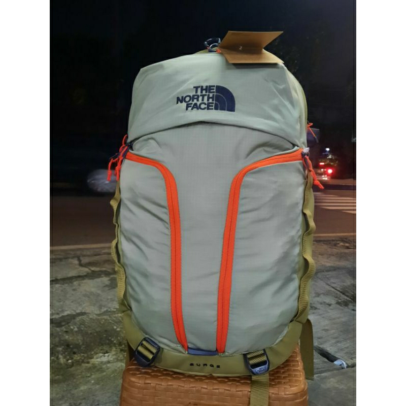 THE NORTH FACE MEN'S SURGE BACKPACK CEDAR LAVA RED TAS HIKING TREKKING TRAVELING ORIGINAL