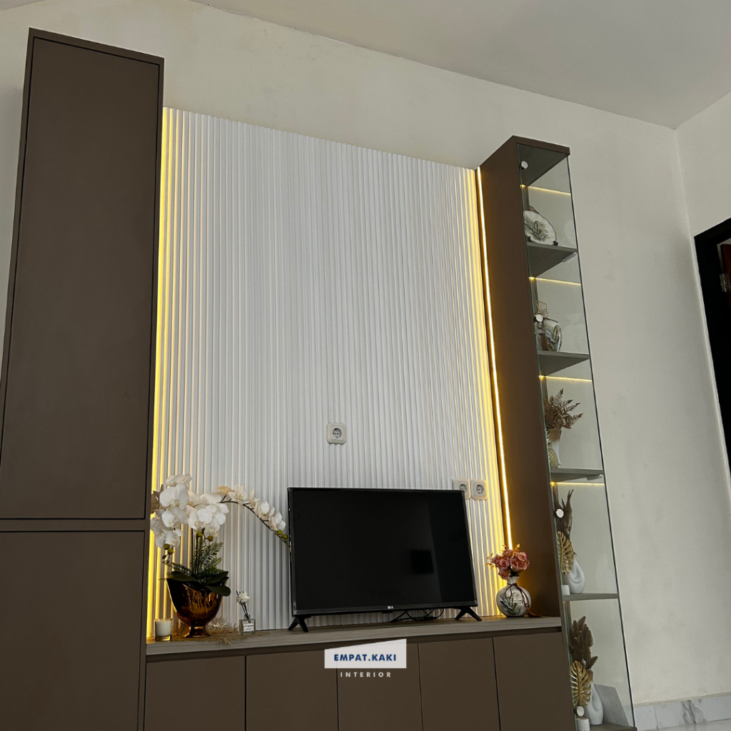 Dipan TV / Backdrop TV plus Lampu
