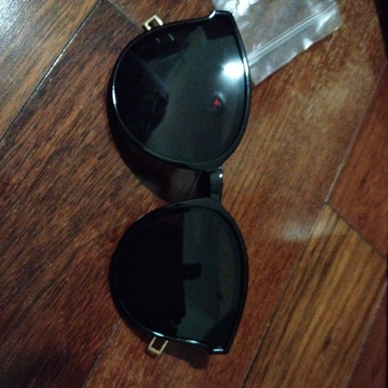 kaca mata hitam bulat