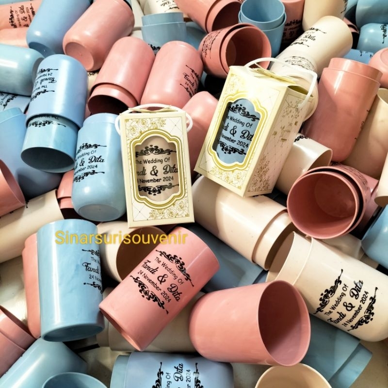 50 PCS GELAS PLASTIK CUSTOM FREE KEMAS BOX SOUVENIR