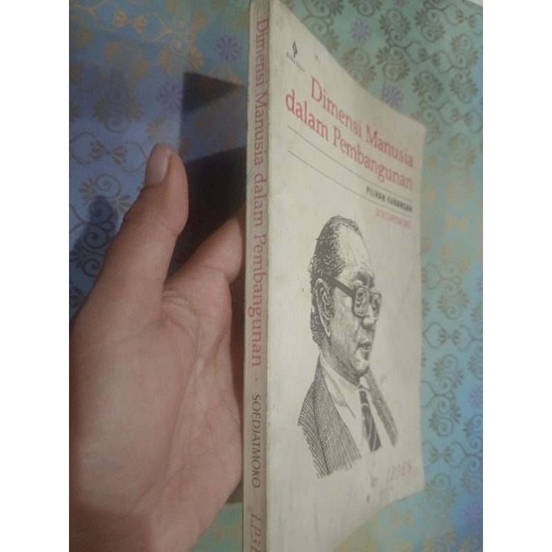 Dimensi manusia dalam pembangunan - Soedjatmoko