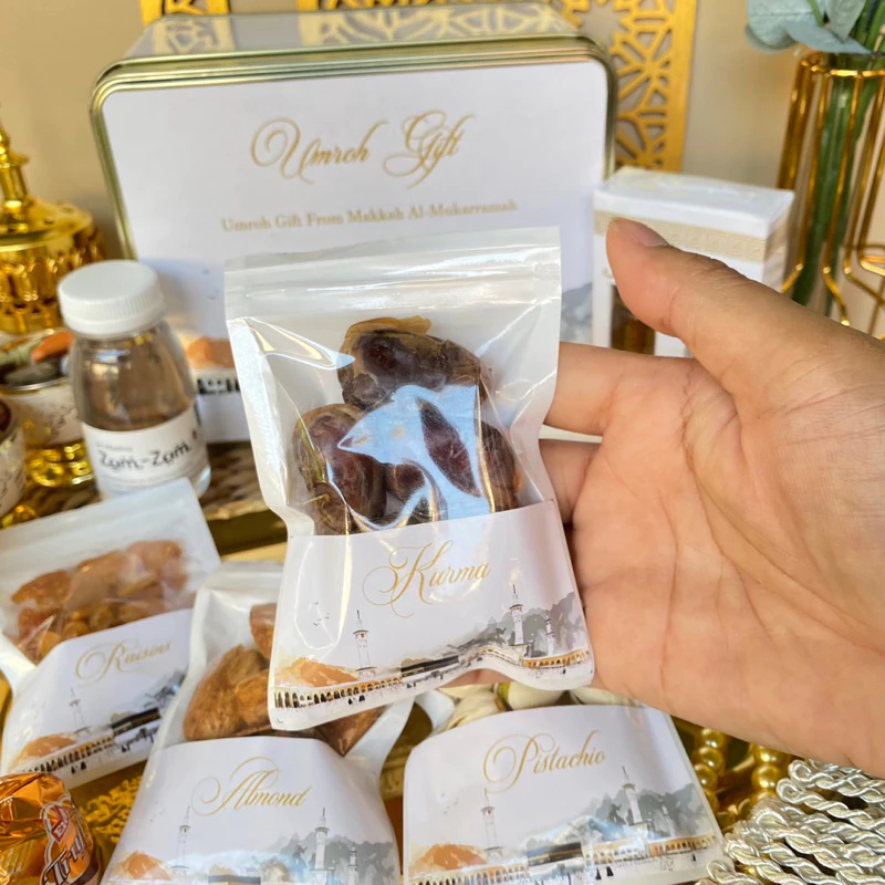 

SIGNATURE PARVEZ HAMPERS Eksklusif PREMIUM Terkasih Oleh Oleh Umroh Haji Eksklusif Alif Islamic Gift Centre