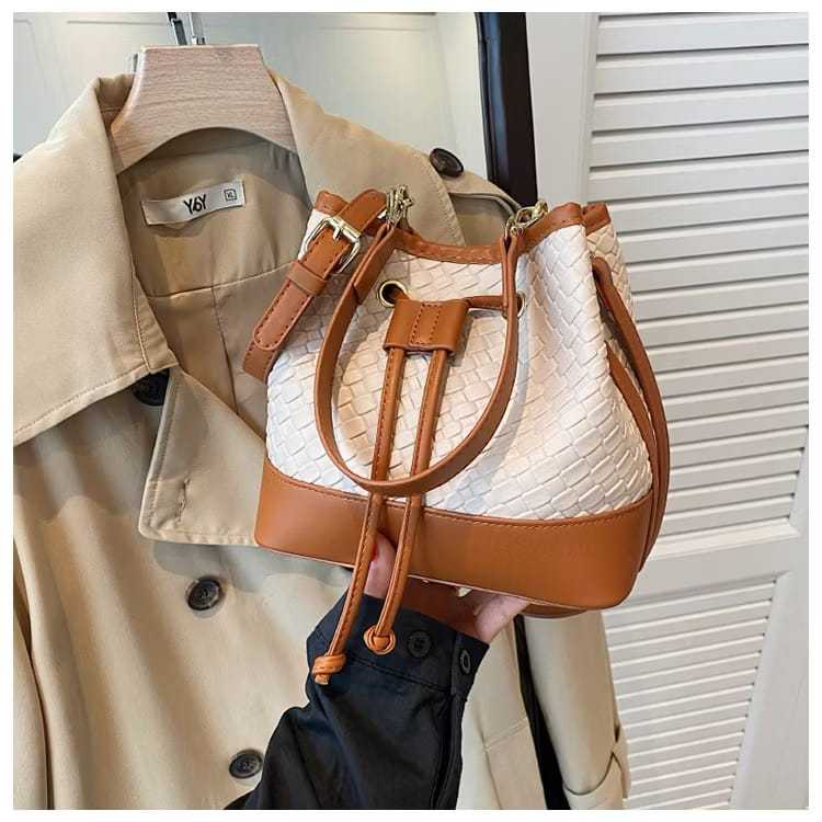 ID - SALE  READY Tas Selempang Import Wanita ORI D10R Bahan Berkualitas Terbaik ORI Bergaransi / Fas