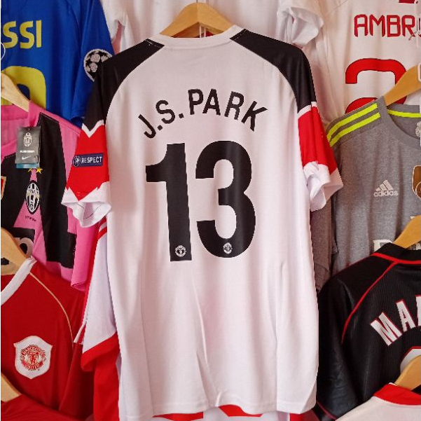 JERSEY BOLA RETRO GO MU FINAL ROMA 2011 JI SUNG PARK 13