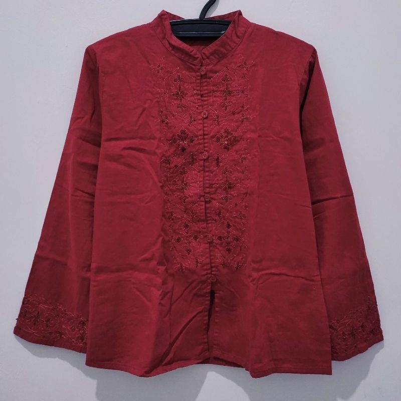 Preloved Kemeja Wanita Cole Merah Tua dengan Manik-manik Katun