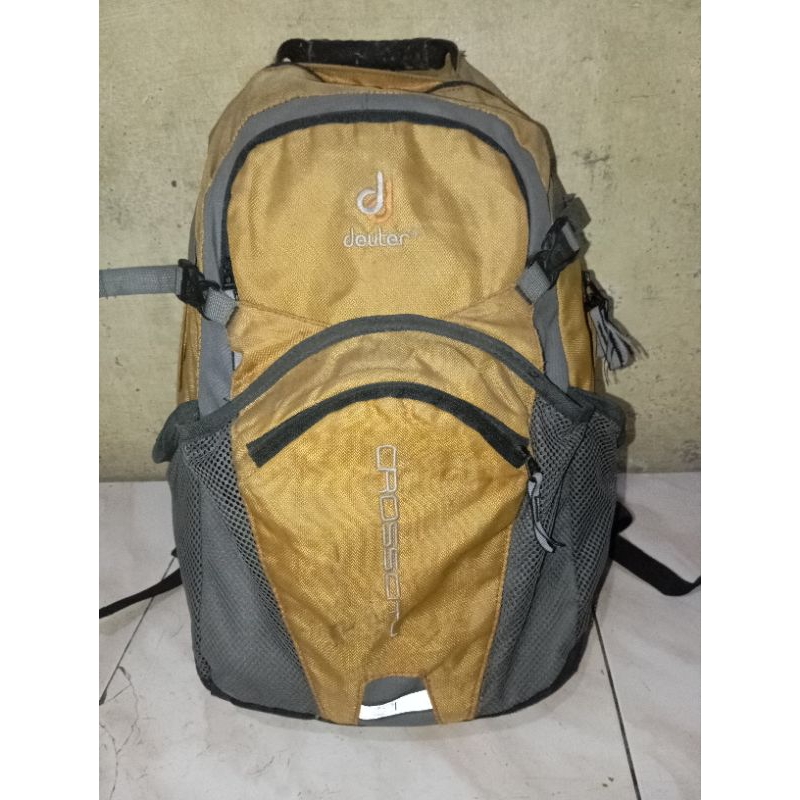 Daypack Deuter Second Outdoor like new plus rain cover bag