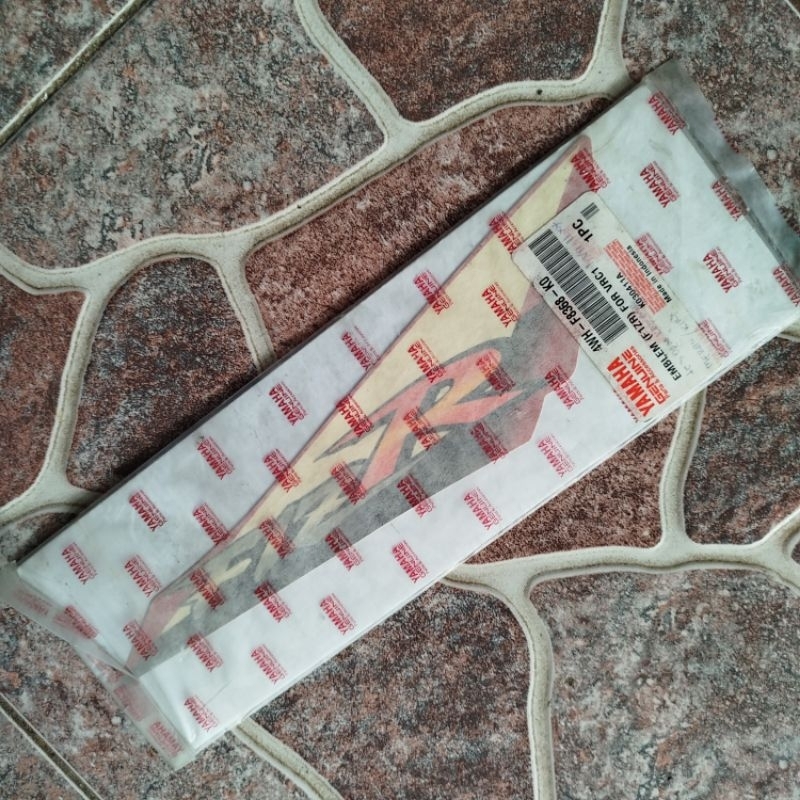 Stiker Striping Sayap Luar Kiri F1ZR FIZR Merah 2001-2002 Original Yamaha