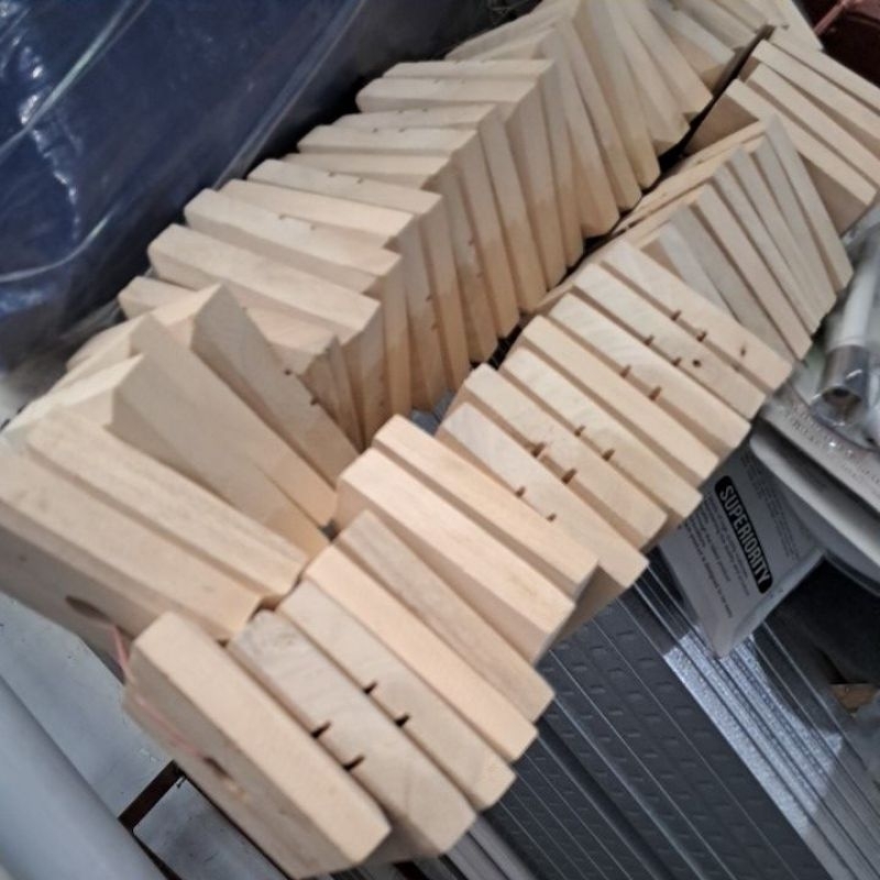 Kayu Roset untuk dudukan Fitting Lampu tempel pada plafon rumah