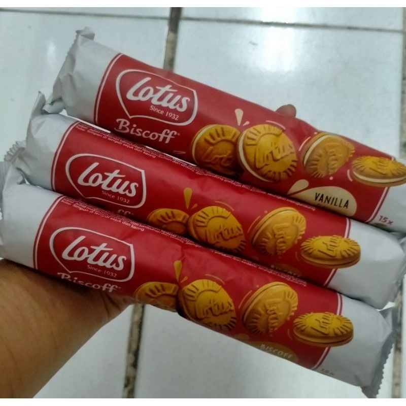 

Lotus Biscoff Biscuit Sandwich Caramel With Milk Chocolate 150gr isi 15