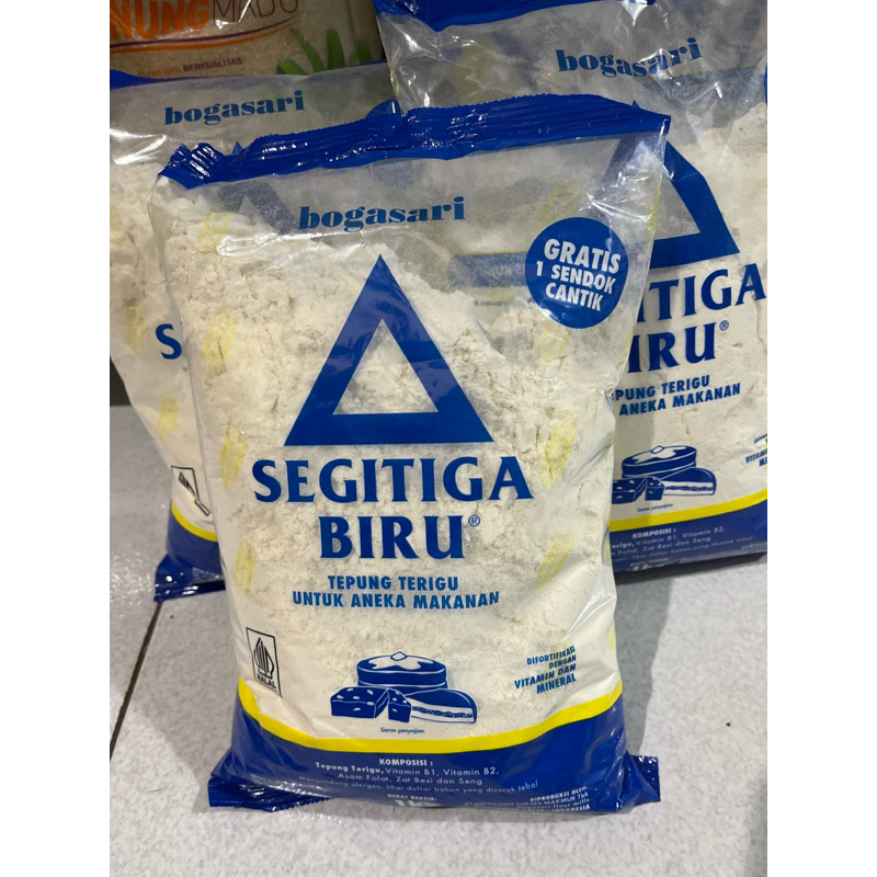 

Tepung terigu segitiga biru 1kg free 1 sendok cantik