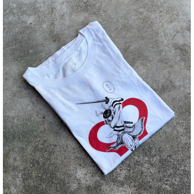 Tshirt Uniqlo Ft Anime Kingdom