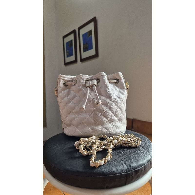 

Tas buket jual harga ambyar (like new)