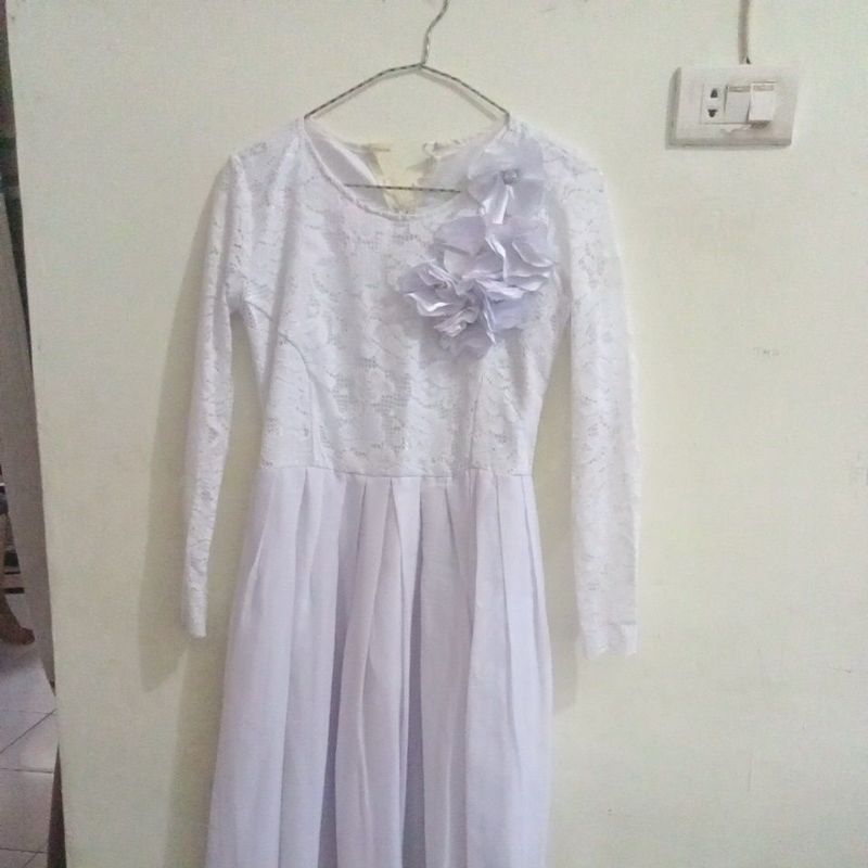 Preloved gaun putih