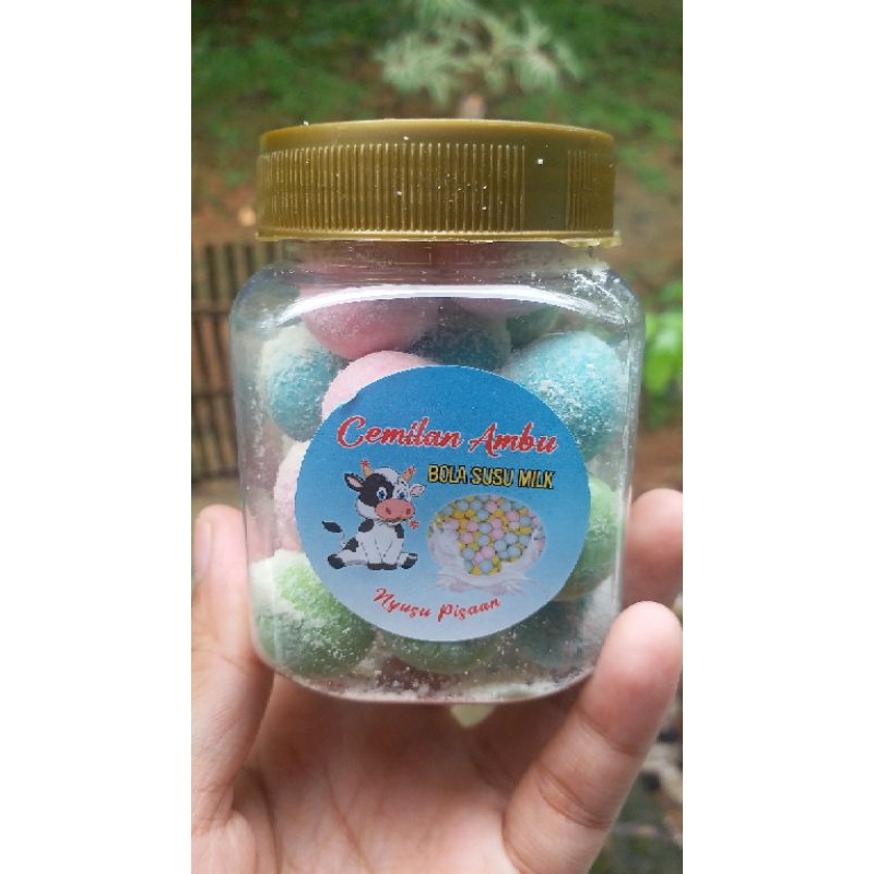 

Bola Susu / Bolsus Cemilan Ambu Berkualitas dan Menggemaskan 200 gram 25 Butir