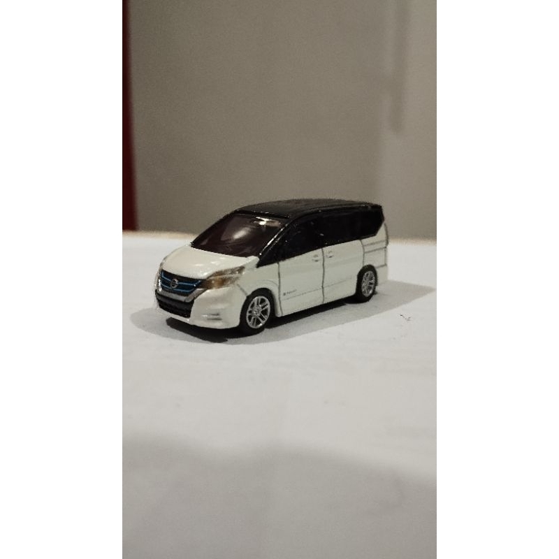 miniatur nissan serena diecast nissan serena tomica nissan serena custom