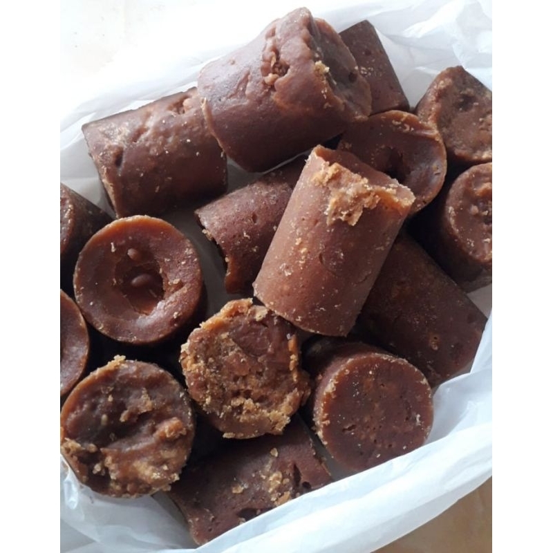 

GULA AREN/GULA KAWUNG 100% ASLI/KEMASAN PAKAI DAUN KELAPA KERING/BERAT 1 KG