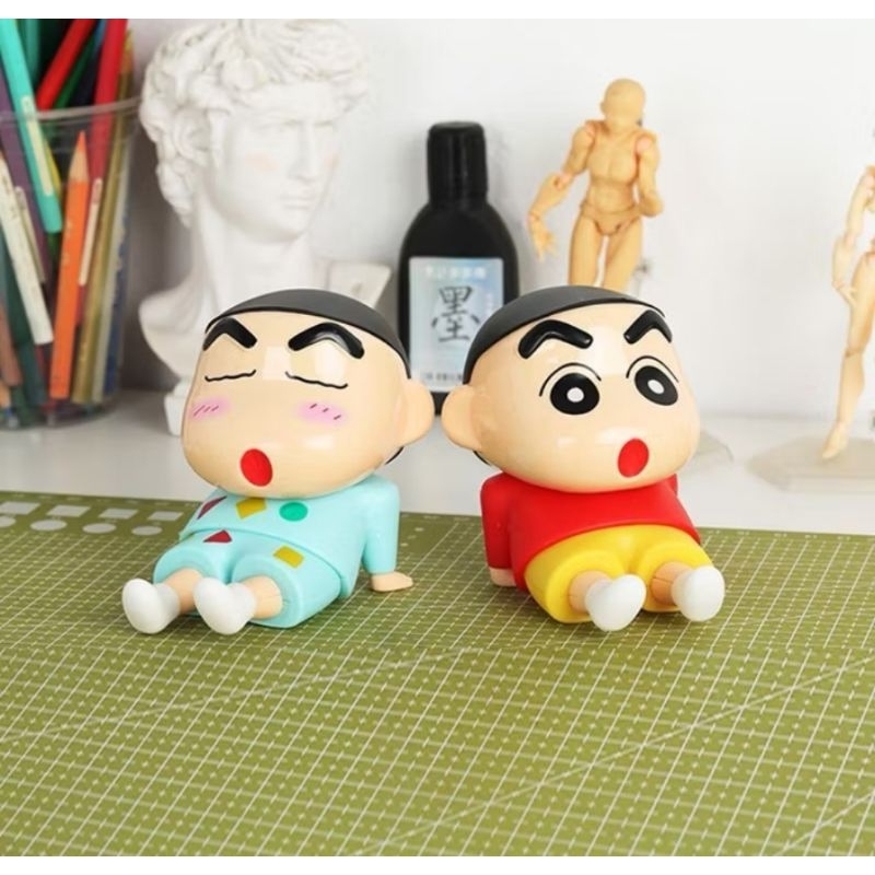 Stand Holder HP Crayon Shinchan Figure Toys Crayon Shinchan Pajangan Meja Lucu / Figure Shinchan
