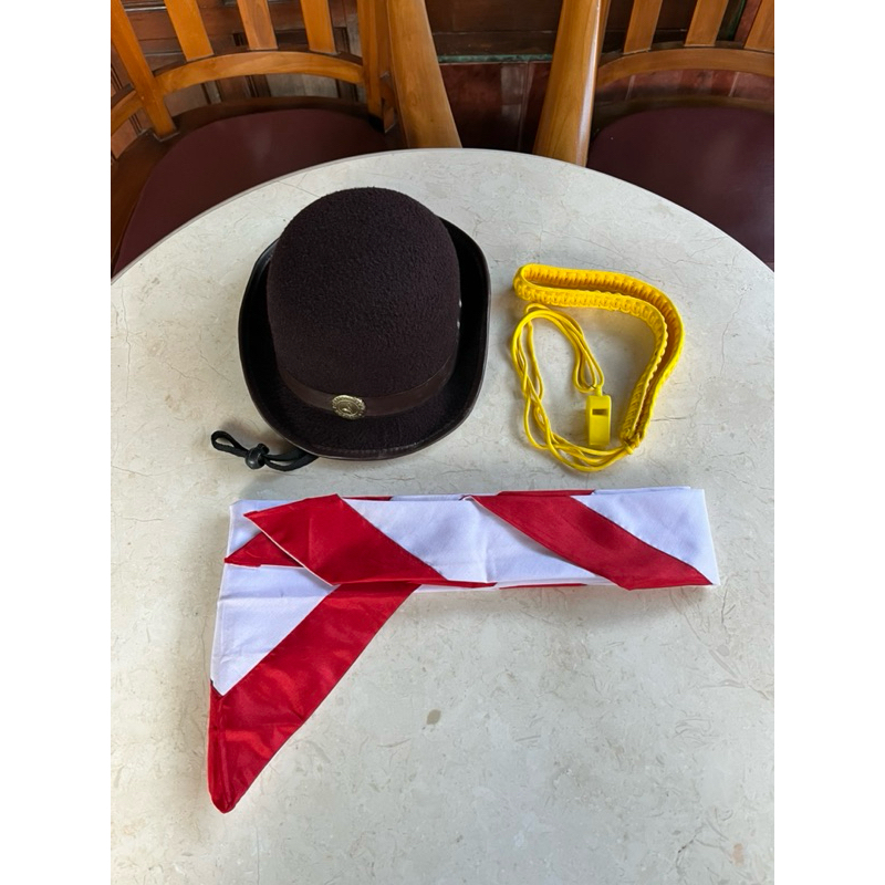 

Perlengkapan Pramuka Set Topi Boni Wanita Kacu Pramuka Panjang Tali Kur Kuning Untuk SMP SMA Preloved