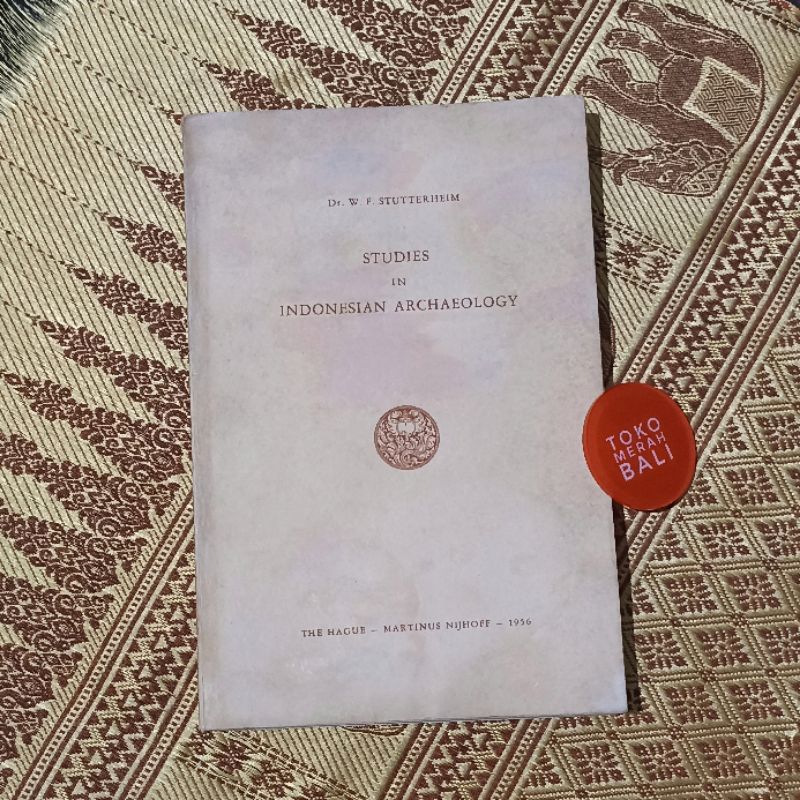 Buku Stutterheim Studies in Indonesian Archaeology dan bonus kliping Prof Dr Mundardjito Arkeologi b