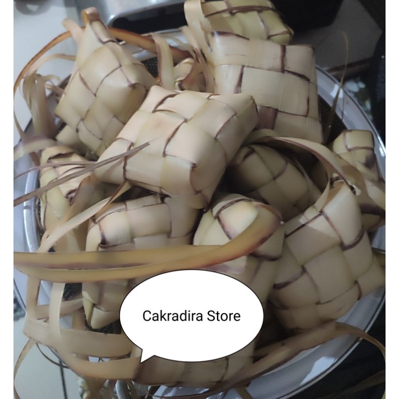 

Paketan Ketupat Matang + Sayur Labu Siam