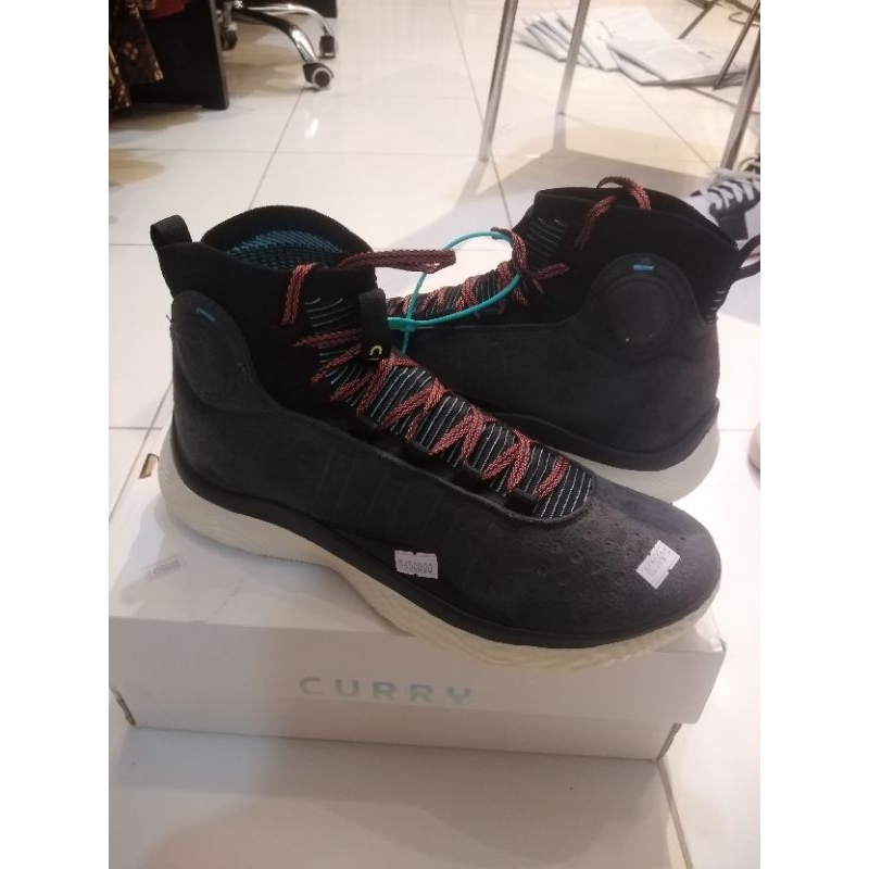 Sepatu curry size 44