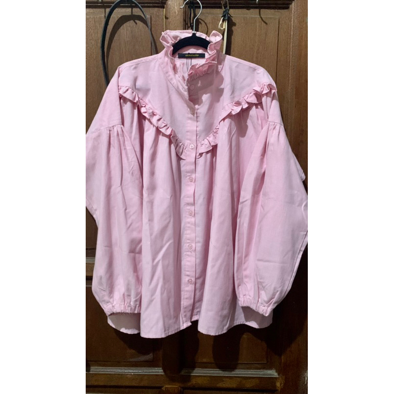 Preloved Atasan Kemeja Blouse Wanita Modis Modern Kekinian Pink Shopataleen Lengan Panjang