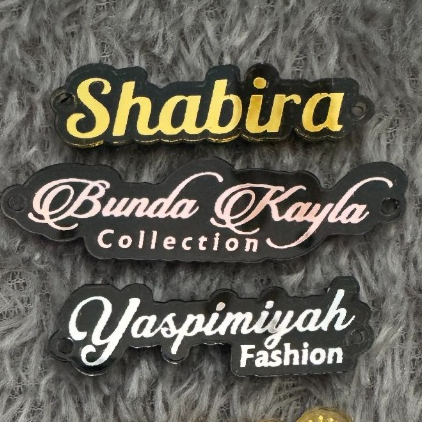 

Label akrilik mirror bentuk nama outline hitam