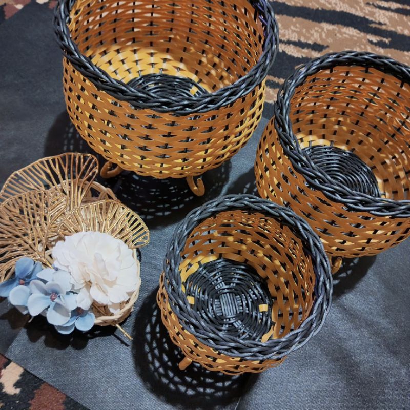 POT DUDUK ESTETIK/ POT BUNGA SINTETIS/ POT ANYAMAN/ POT GENDOK KAKI