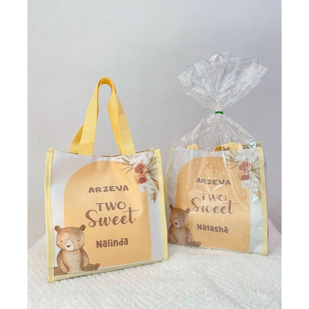 

PREMIUM MODEL ERICA BAG 20x20x20 Tas Ultah Murah Di Bawah 20 Ribuan Tema Bear Boneka Dan Bisa Custom Tema Cewek Cowok, Foto, Nama