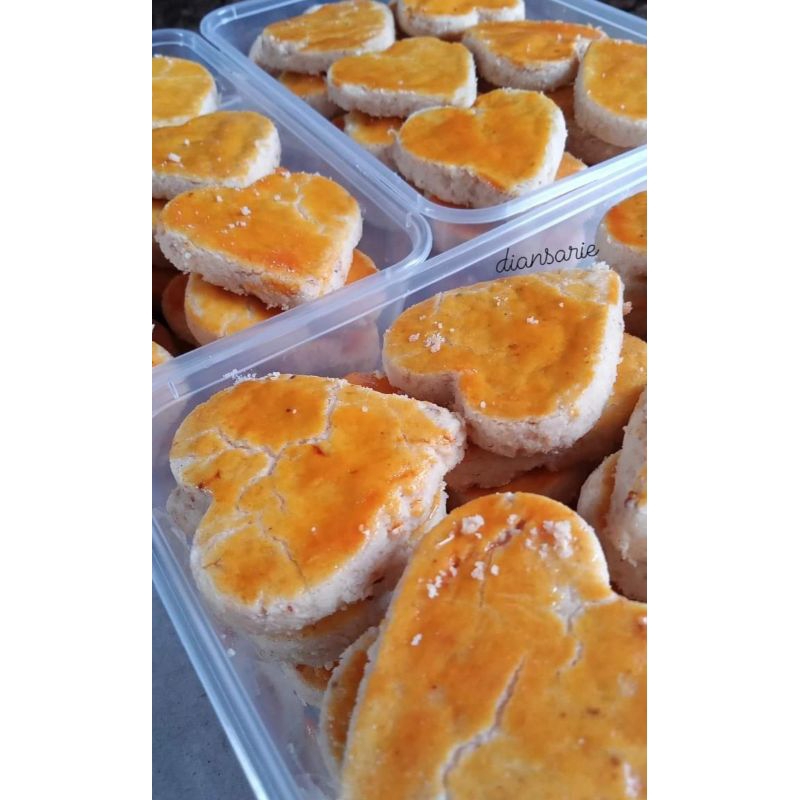 

Kue Kacang bentuk Love rasa premium