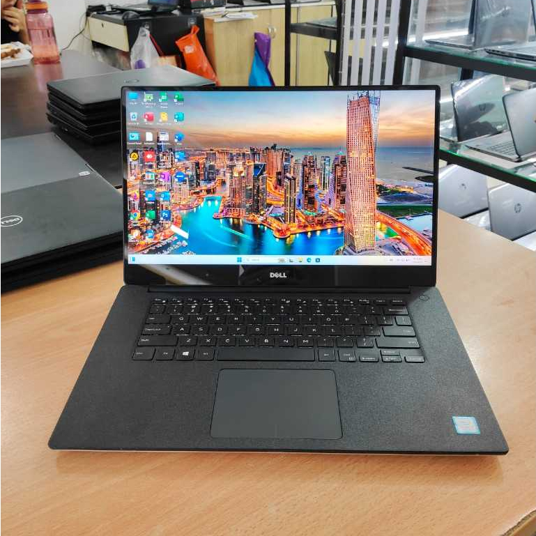 Laptop Dell Precision 5520 / Core i7 Gen 7 / VGA Quadro M1200