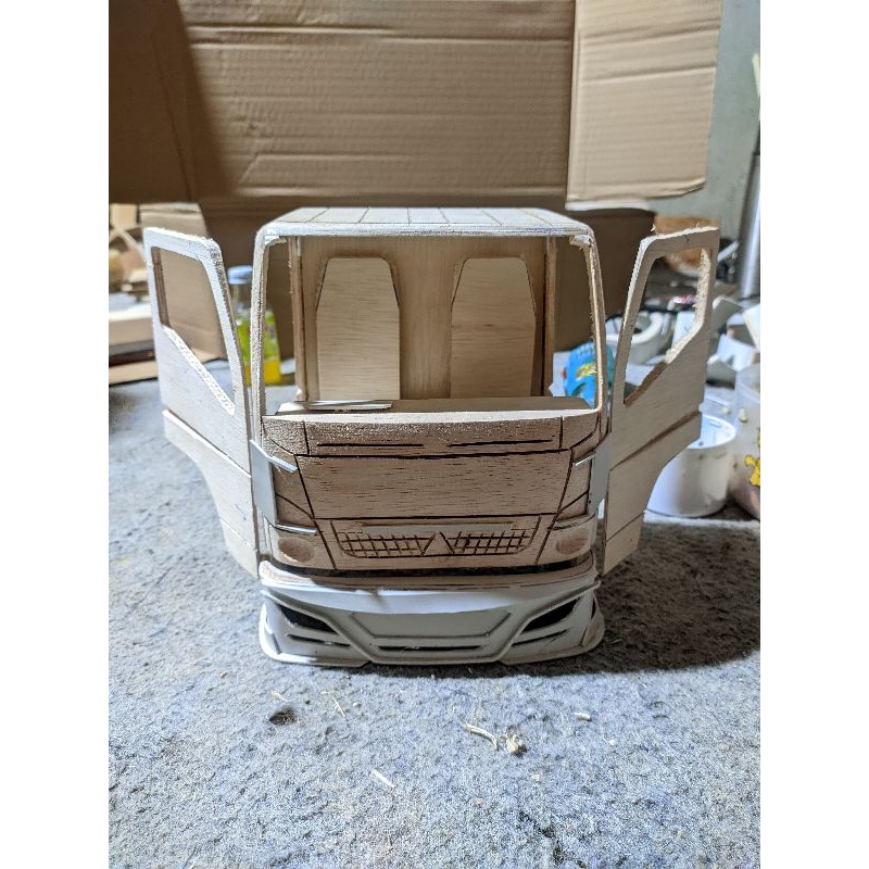 mentahan kabin canter miniatur skala 12 / pintu bisa di buka / + bemper / tanpa bemper