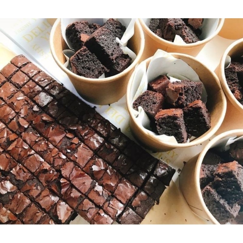

FUDGY BROWNIES 1 LOYANG