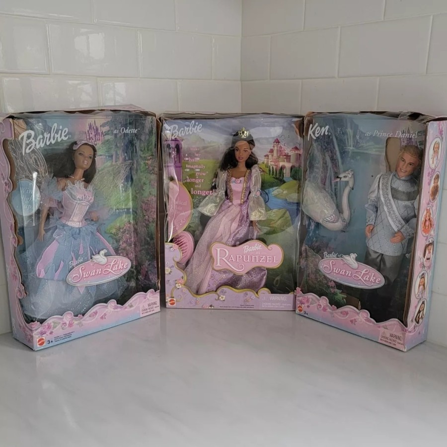 Barbie Swan Lake African American Odette & Prince Daniel & black Rapunzel w/wing boneka